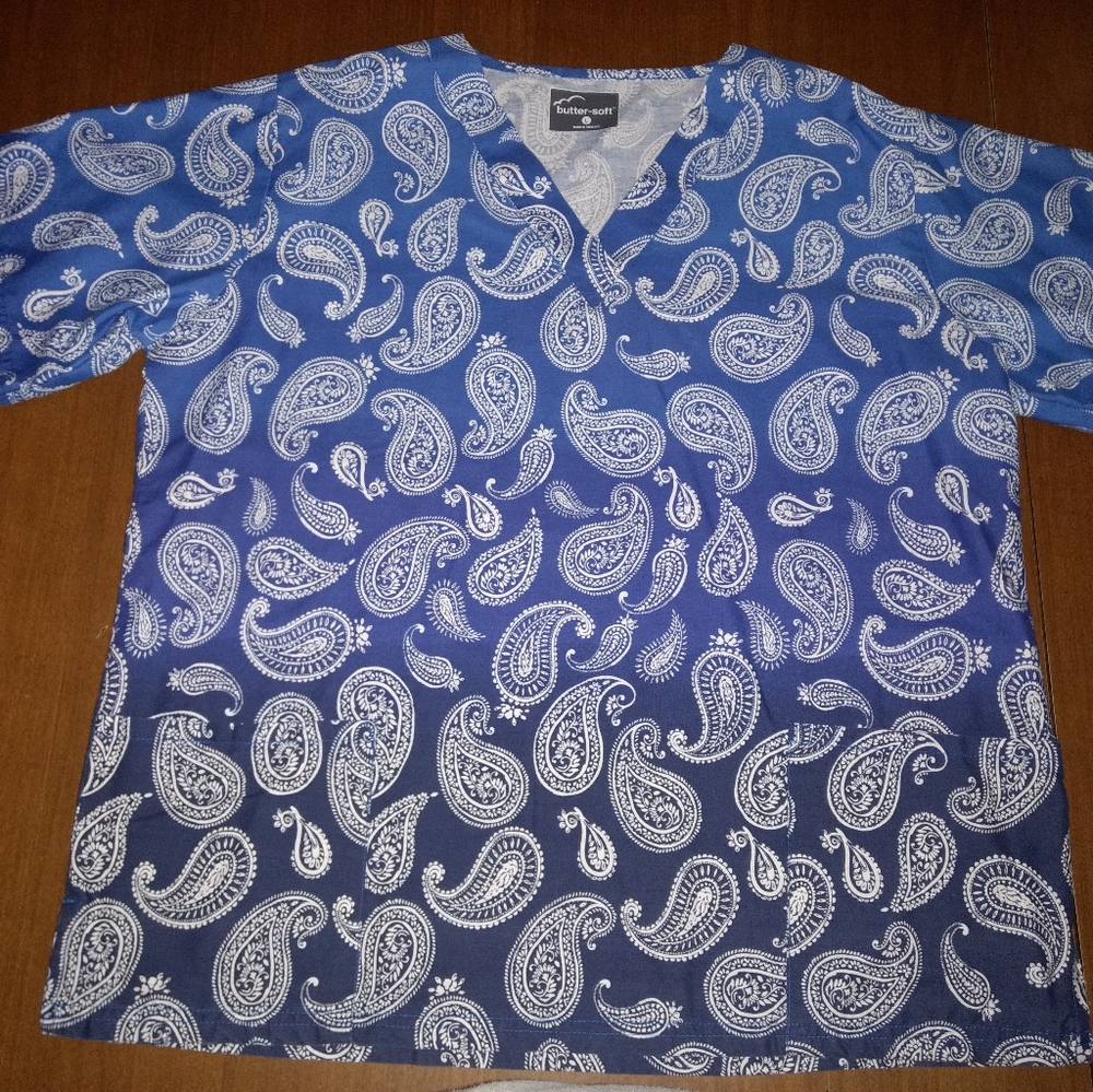 Butter-soft women's scrub top size large. blue hombre.